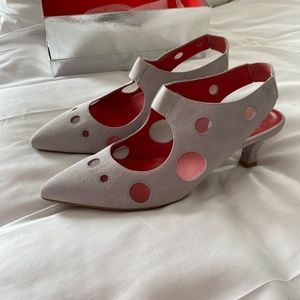 Pas De Rouge Natural Suede Janet Pump